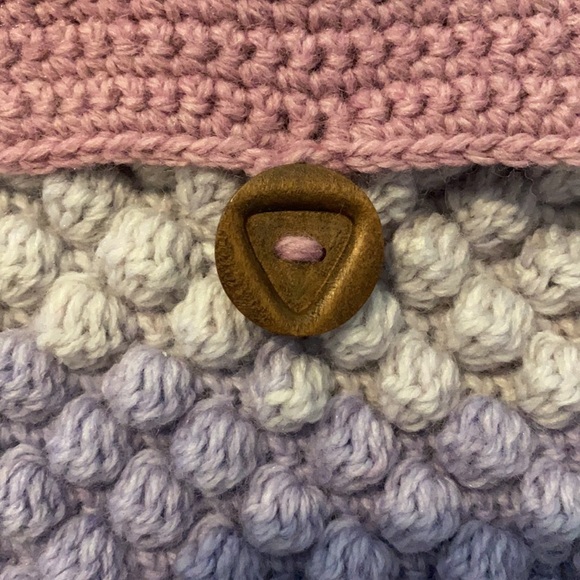 HANDMADE crocheted mini bag - Picture 4 of 5